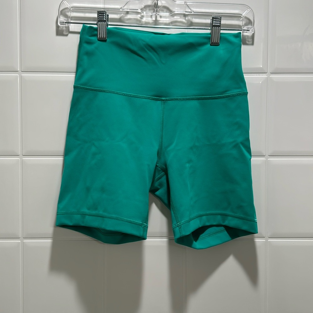 Lululemon Wunder Train Biker Short in Kelly Green